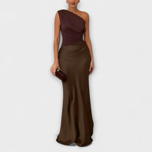 Averel Zijdezachte One-Shoulder Plissé Jurk